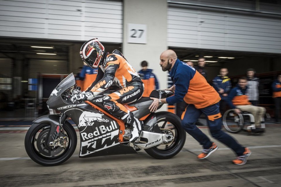 In a video, the first cries of the KTM MotoGP bike
