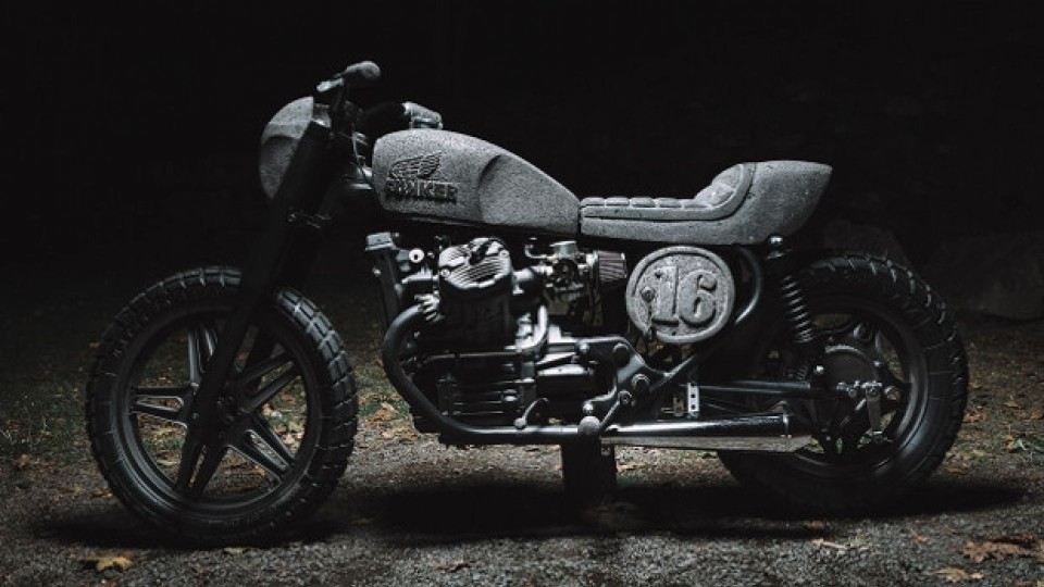 Moto - News: Una Honda cafè racer con la carrozzeria in pietra!