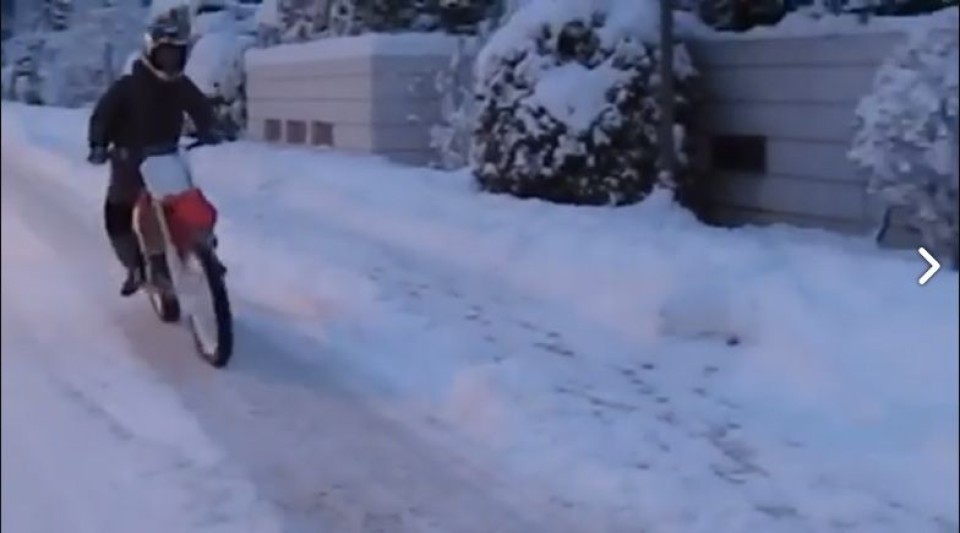 VIDEO. Pedrosa acrobat on the snow