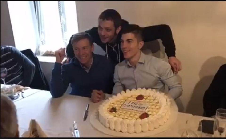 VIDEO. Il primo compleanno di Vinales... con Rossi