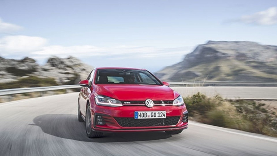 Moto - News: Volkswagen Golf GTI e 1.5 TSI, le prove di OmniAuto.it