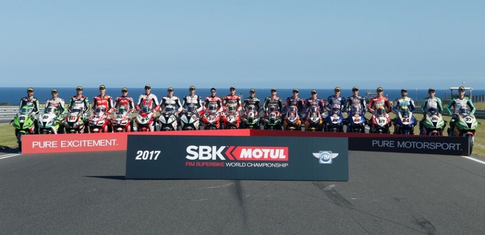 SBK: Superbike gets underway in Australia: nighttime battle