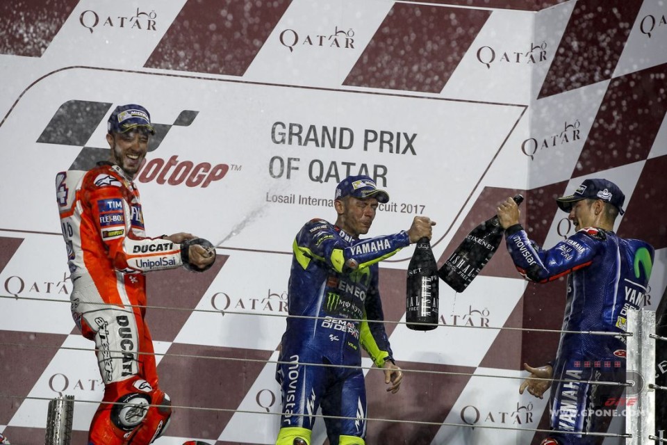 MotoGP: Lampi nella notte: le più belle foto del GP del Qatar