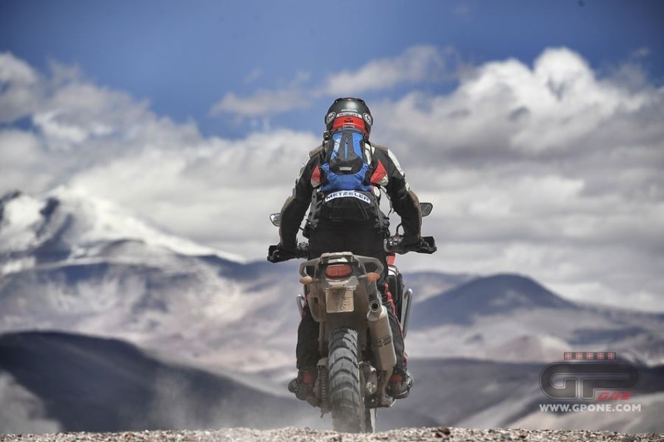 Moto - News: Un nonno (con Honda Africa Twin) sul tetto del mondo