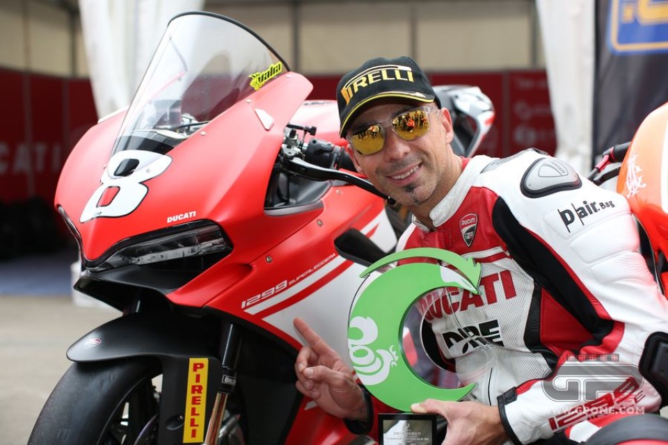 Moto - News: Valia porta la Ducati Superleggera sul podio in Cina