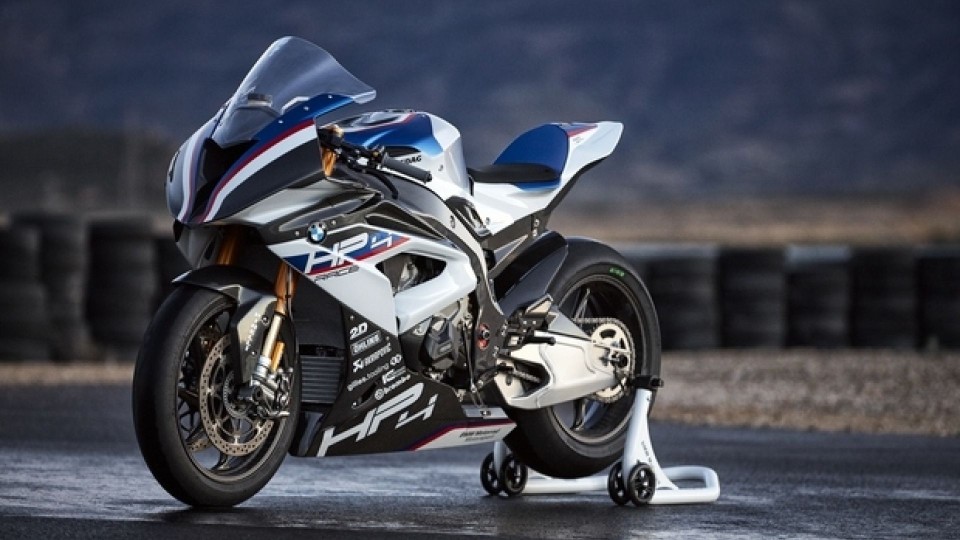 Moto - News: Bomba BMW: ecco la HP4 Race da 215 CV