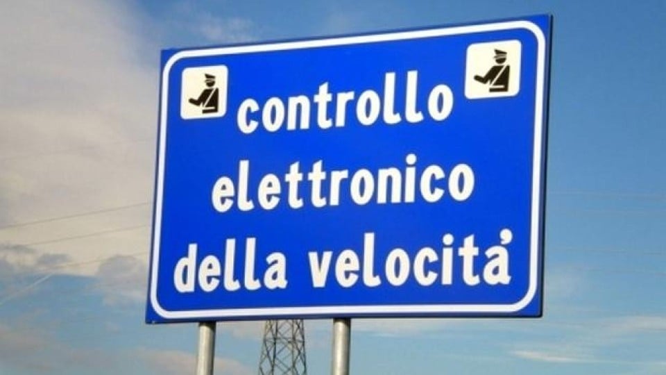 Moto - News: 10 cose che (forse) non sai su autovelox e cartello di preavviso