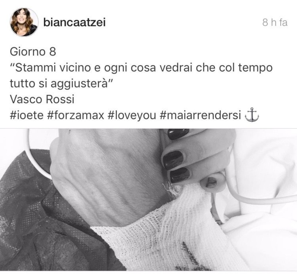 SBK: Bianca Atzei conforta Max Biaggi: la prima foto