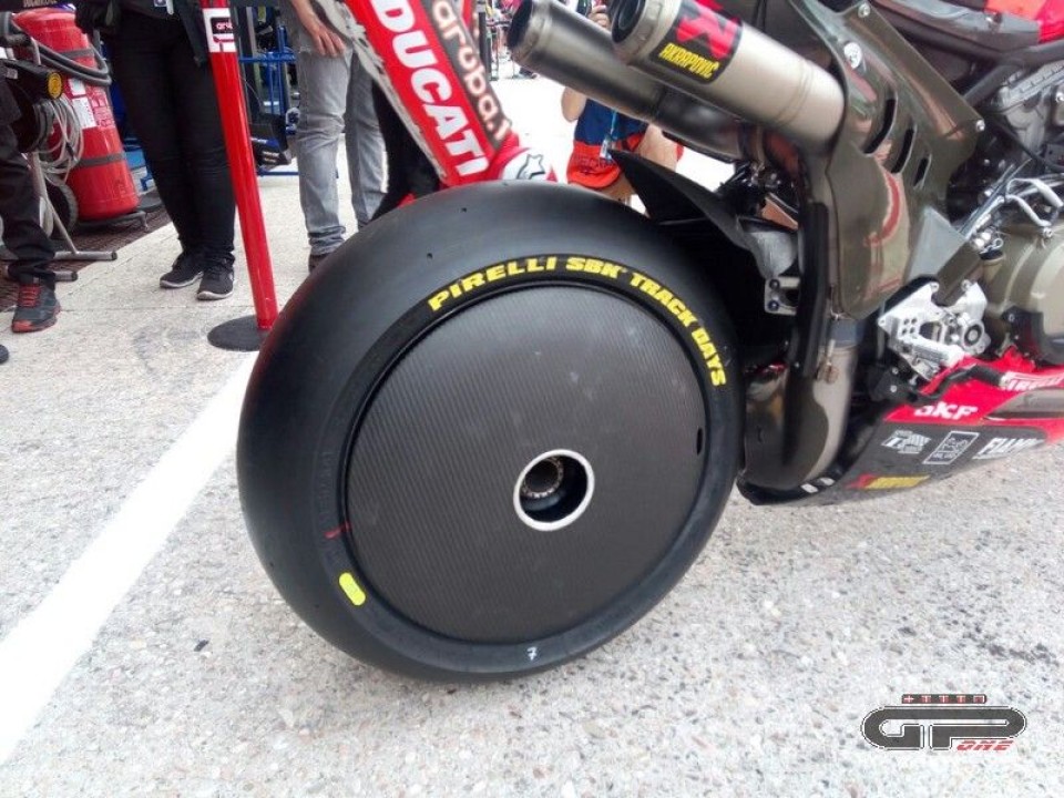 SBK: Ducati 'hub cap', the devil is in the detail