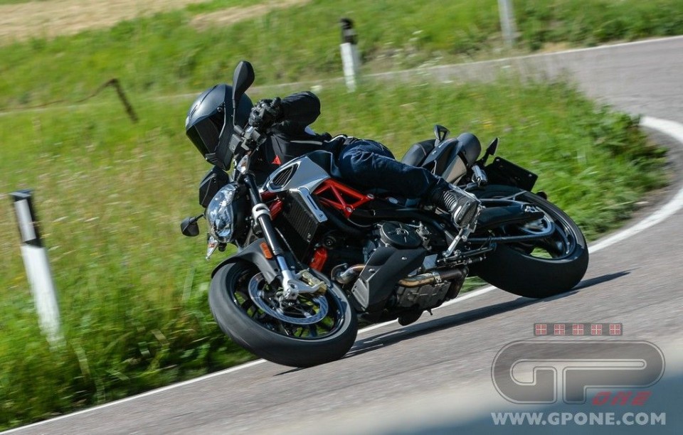 Moto - Test: Aprilia Shiver 900: passo doppio