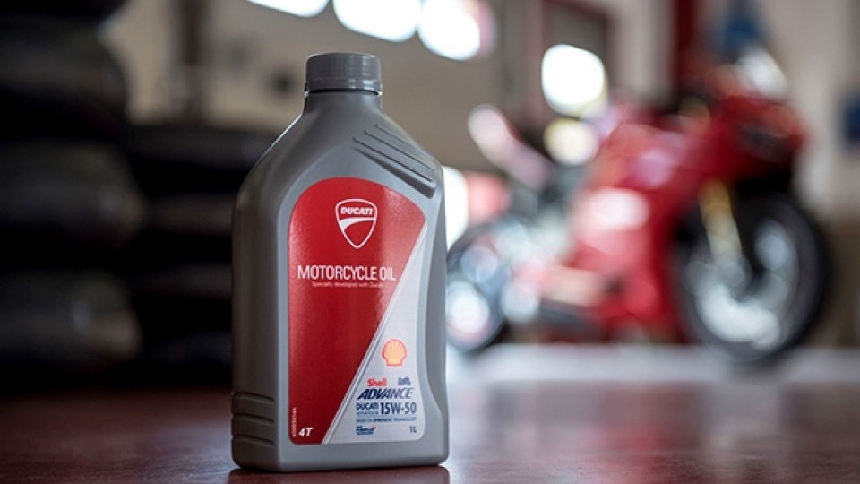 Moto - News: Shell e Ducati, continua la partnership e nasce il nuovo olio Advance Ducati