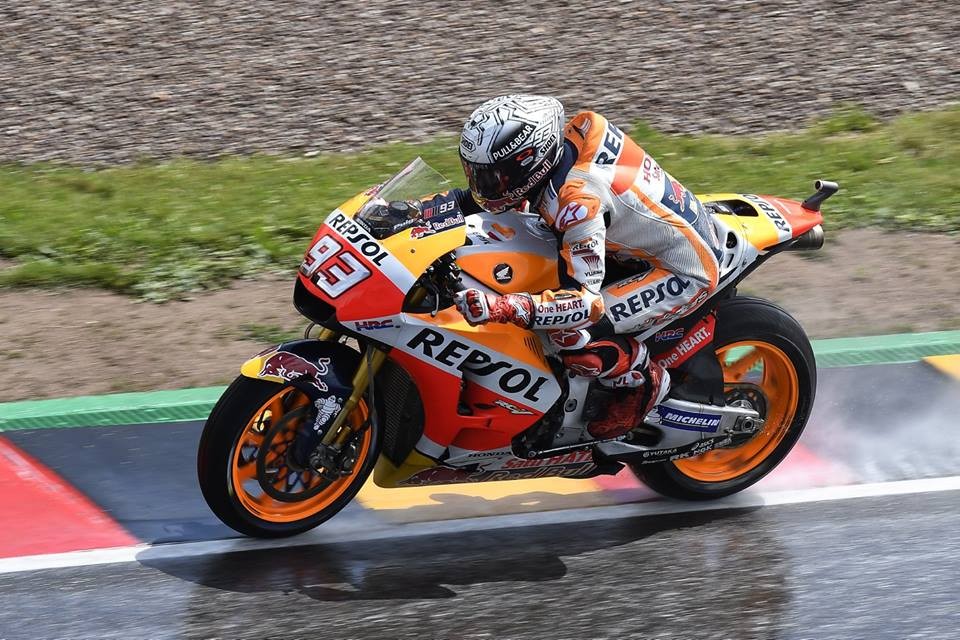 MotoGP: Inarrestabile Marquez al Sachsenring, Petrucci 2° festeggia il rinnovo