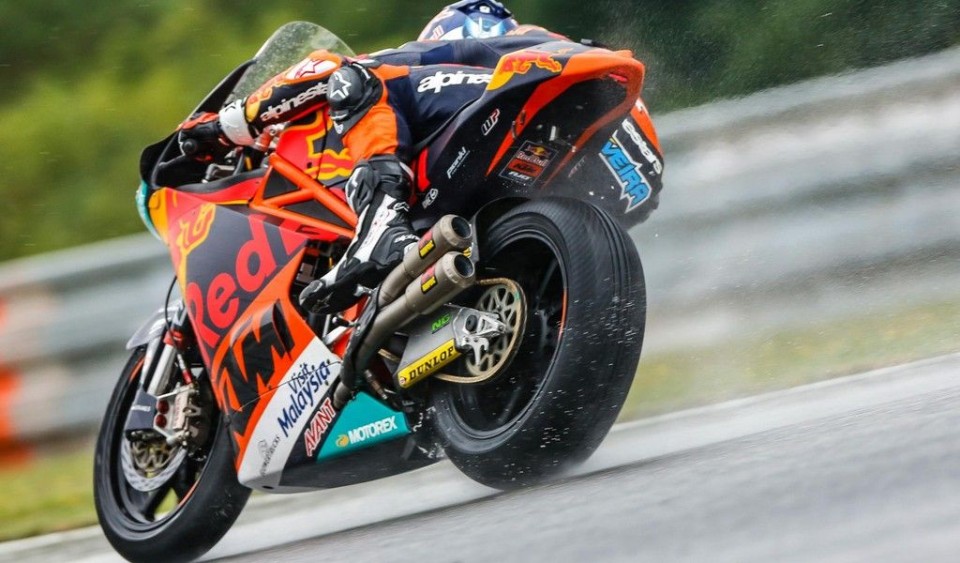 Moto2: FP1: pioggia ed olio sul Red Bull Ring, svetta Oliveira