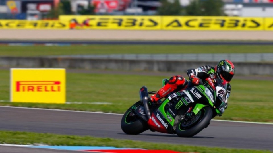 SBK: Pioggia protagonista, Sykes si migliora, Bradl demolisce la Honda