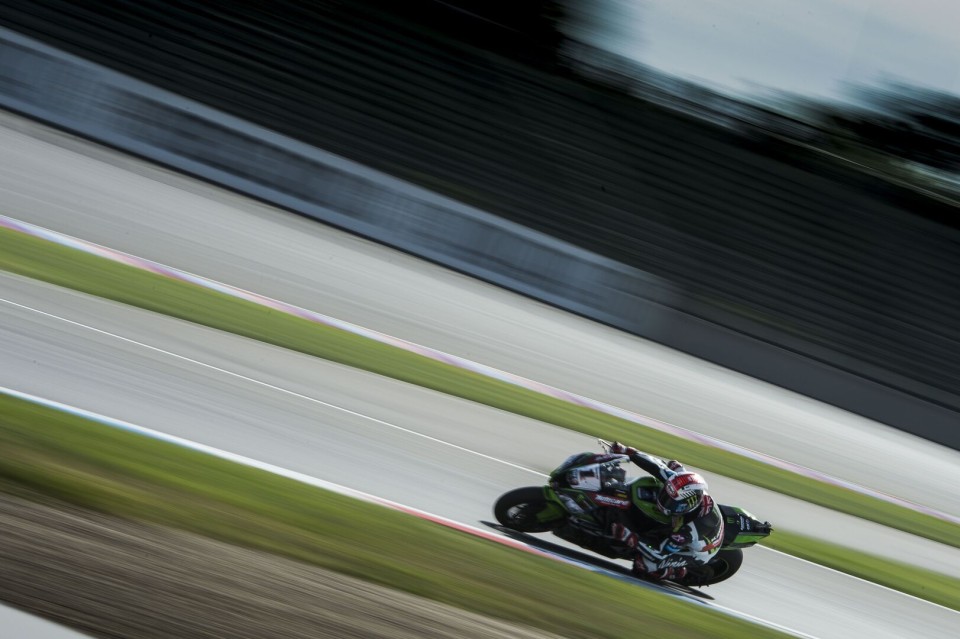 SBK: FP1: Rea spaventa a Portimao, problemi per Melandri