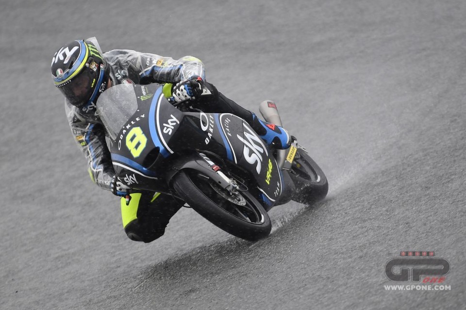 Moto3: FP1: anfibio Bulega guida la pattuglia italiana a Motegi