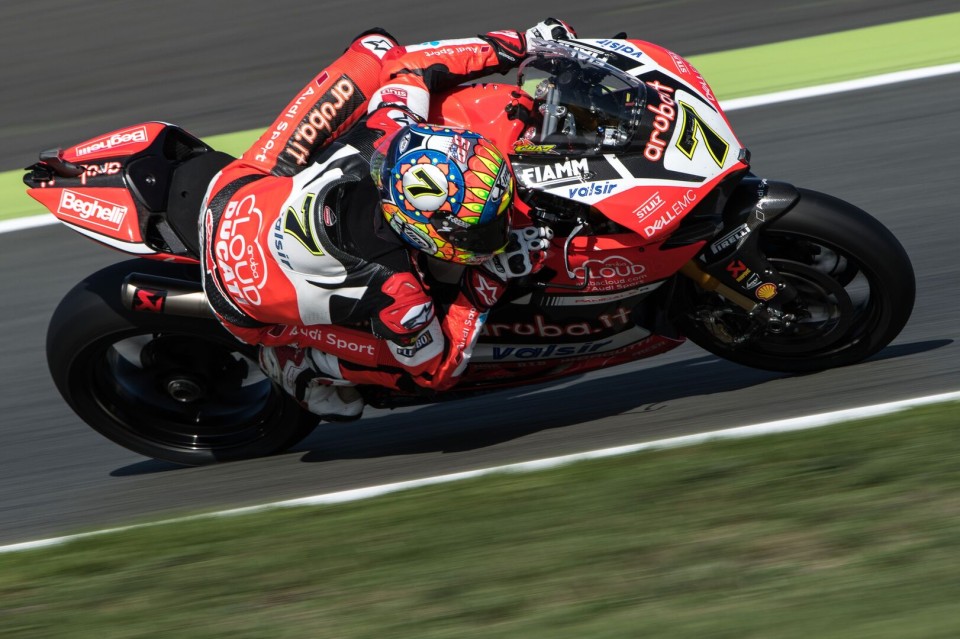 SBK: Davies ritrova sorriso e vittoria, Rea costretto al ritiro