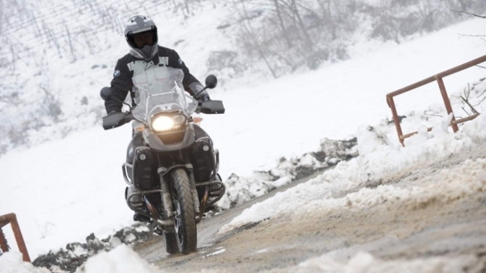 Moto - News: Dieci consigli per affrontare (e superare) l'inverno in moto