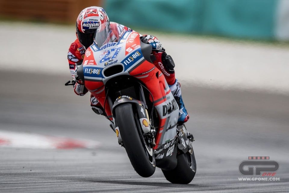 MotoGP: TEST. Stoner e la Ducati infiammano Sepang