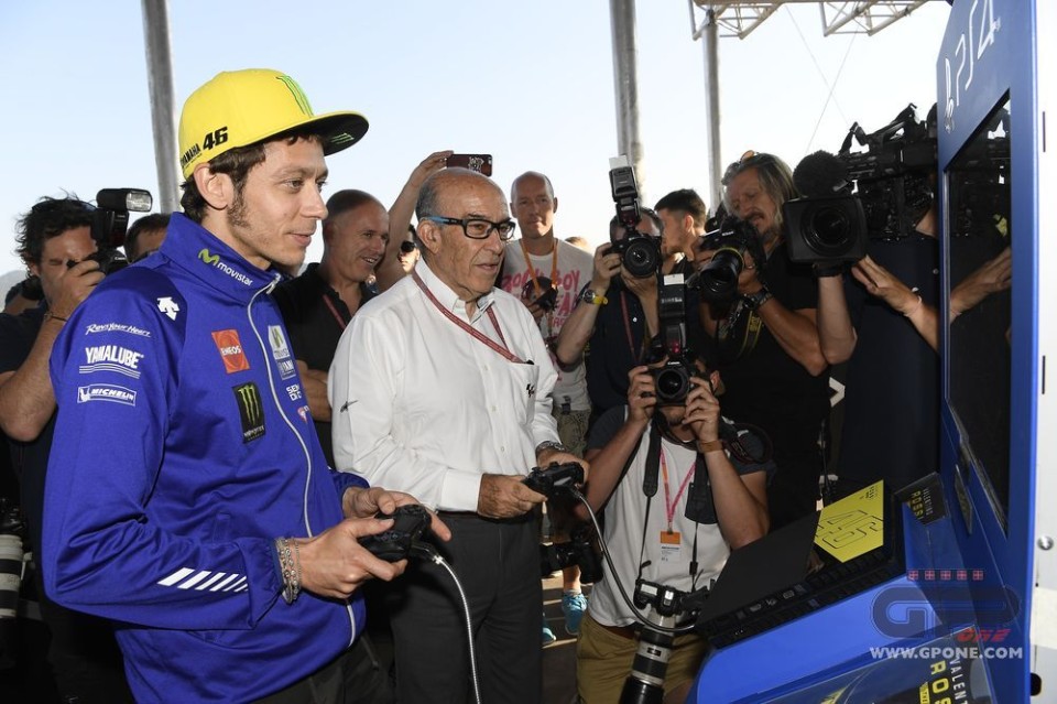 Valentino Rossi sfida Ezpeleta... alla Playstation