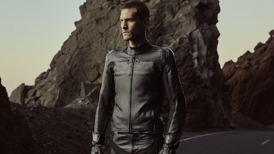 Moto - News: Spidi Carbo Rider CE, la giacca racing che protegge dagli high-side