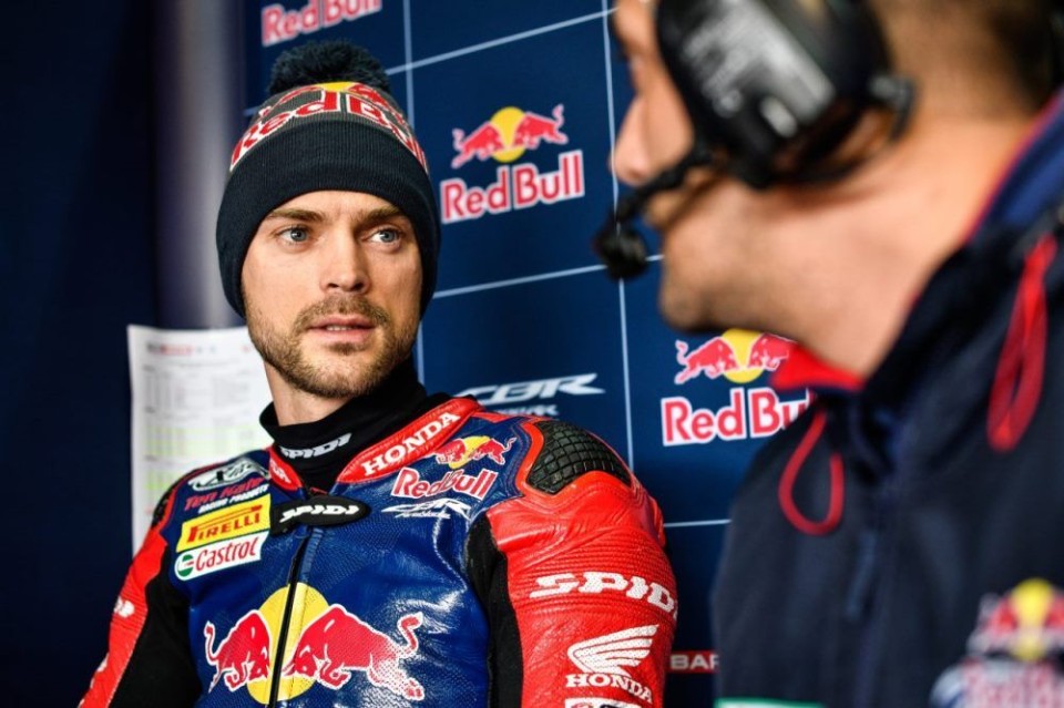 SBK: Camier salta Assen, in pista solo Gagne con la Honda