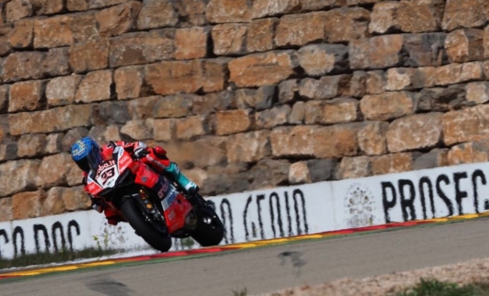 SBK: Melandri e la Ducati brillano nella FP2, ma Rea incombe