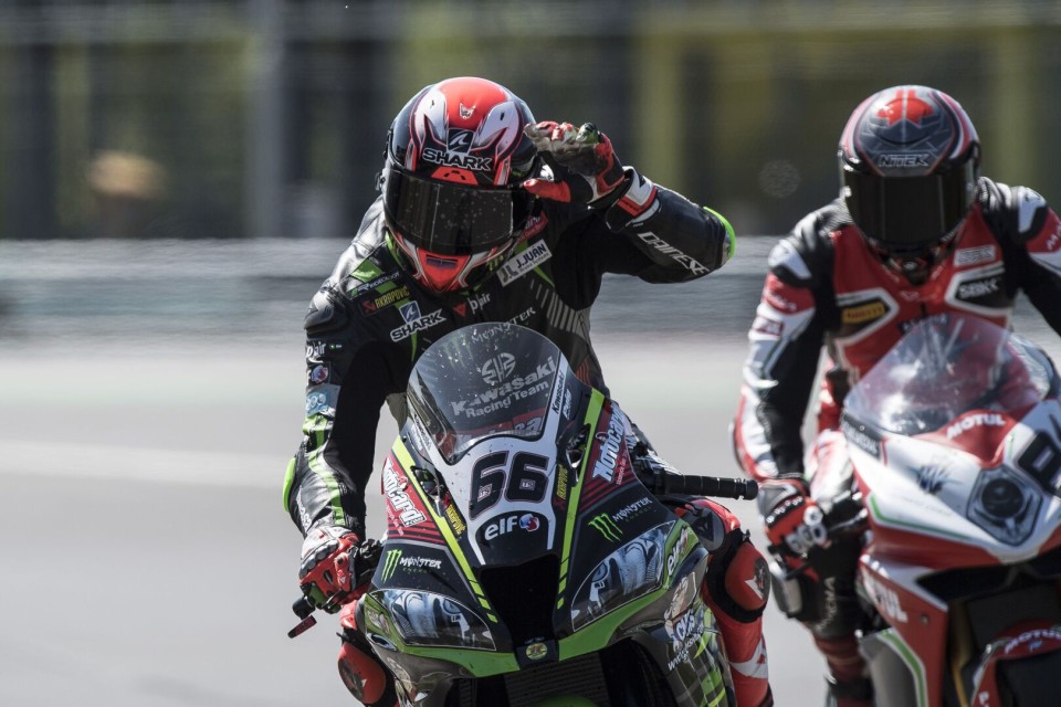 SBK: Sykes torna alla vittoria ad Assen, 7° Melandri