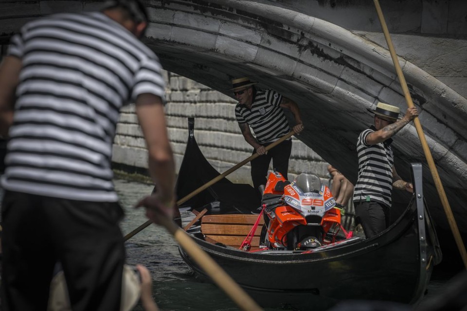 MotoGP: Gita romantica a Venezia per Lorenzo... e la Ducati