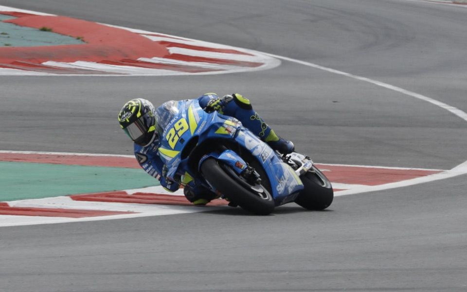 MotoGP: Barcellona: Iannone il più veloce, ma i big restano ai box