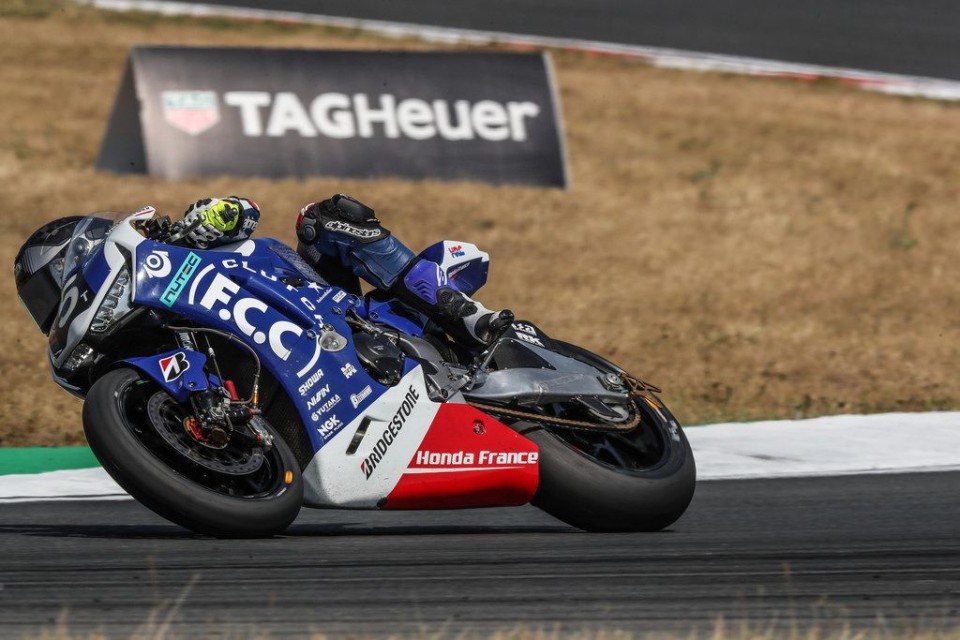 SBK: 8H Oschersleben: Honda vince e Yamaha finisce a terra