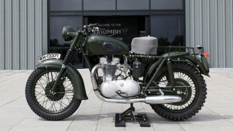 Moto - News: Triumph, ad Hinckley spunta la moto di McQueen