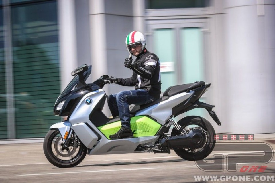 Moto - Test: BMW C-Evolution: un mondo “green", sicuro e connesso