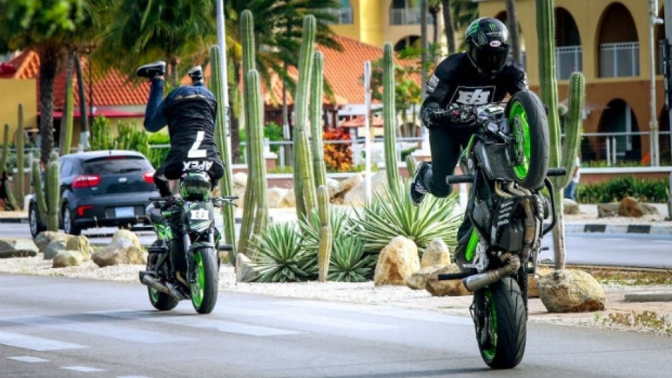 Moto - News: Monster Energy, Aruba si trasforma in un parco giochi [VIDEO]