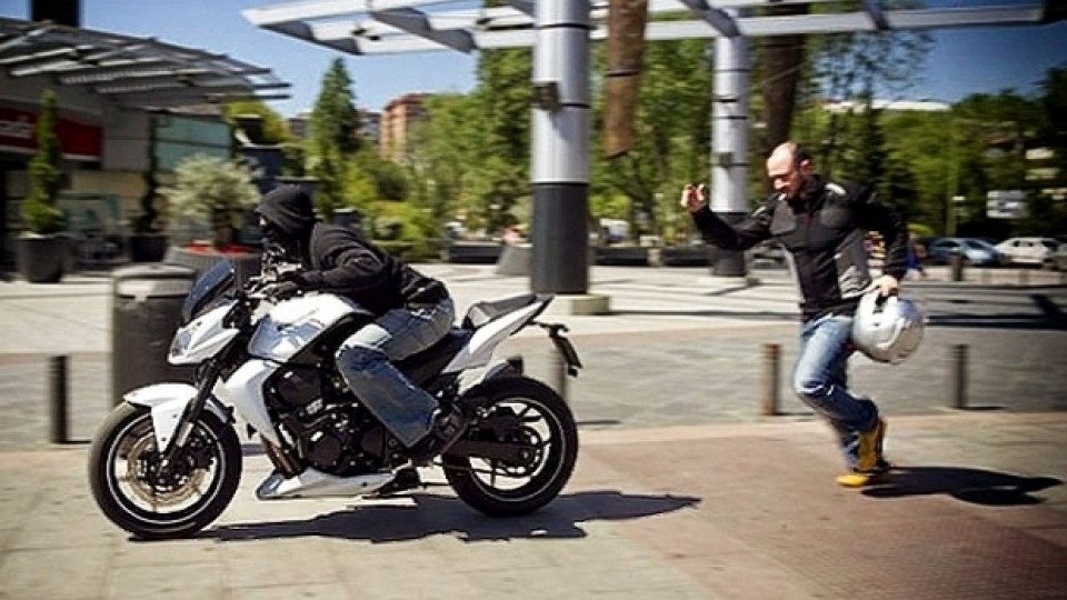 Moto - News: Presta la moto ad uno sconosciuto che la ruba: addio rimborso