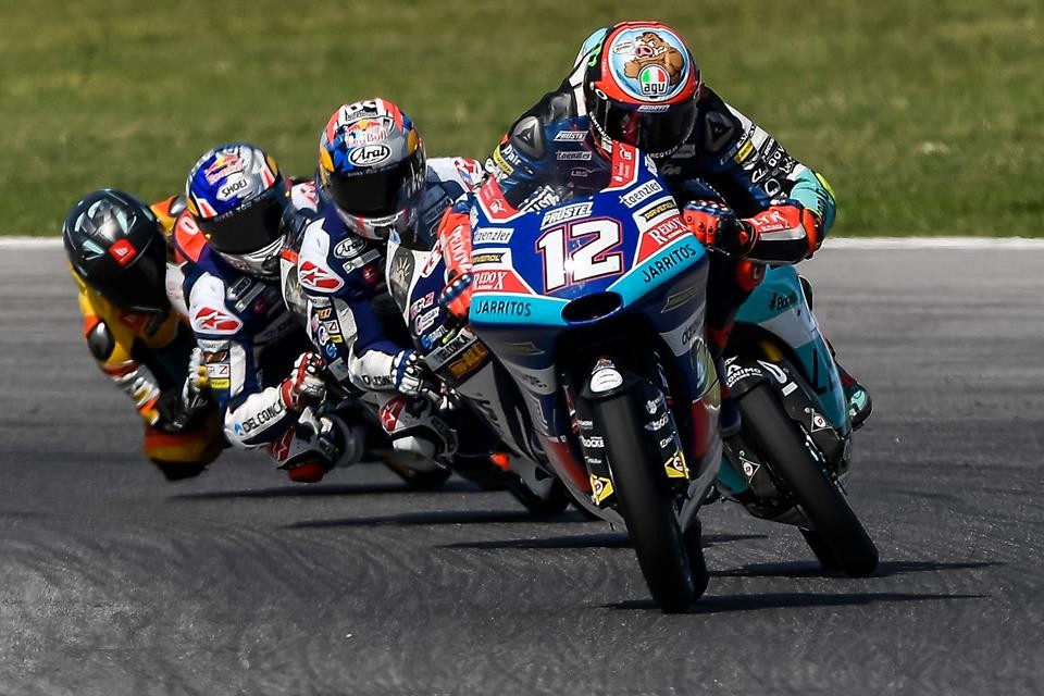 Moto3: Bezzecchi ritrova la pole a Buriram, 13° Martin