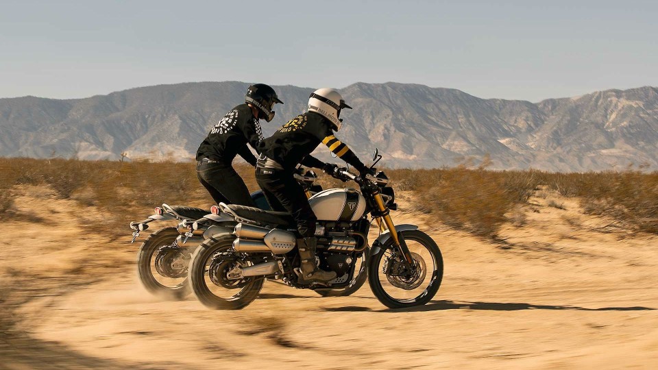 Moto - News: Triumph, slitta il debutto nel deserto della Scrambler 1200