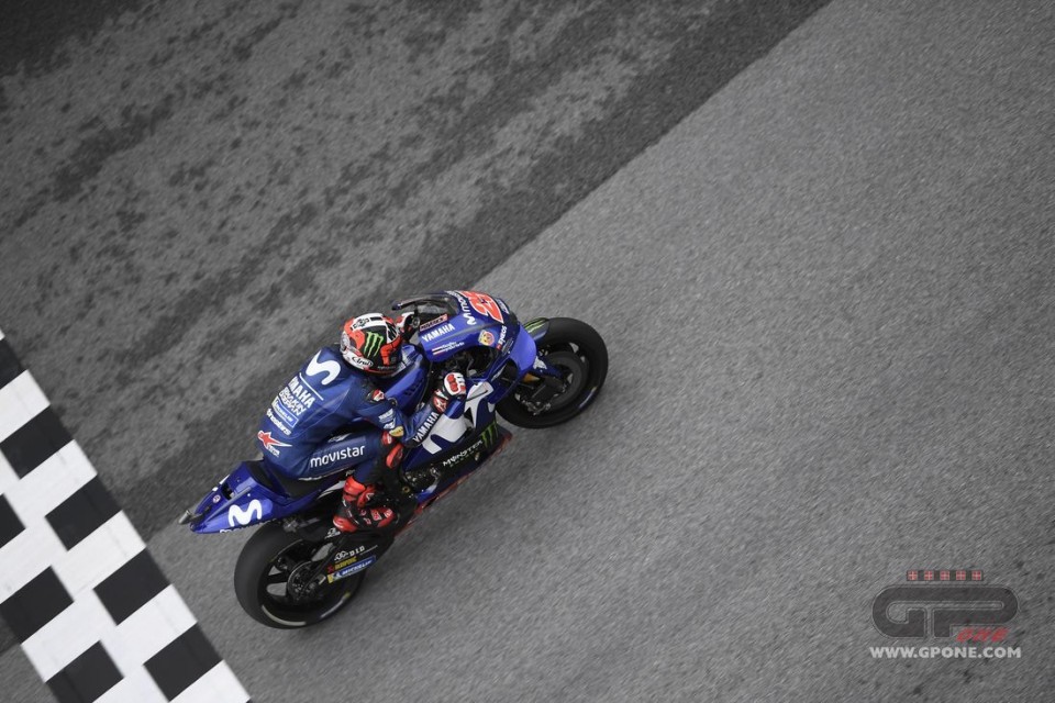 MotoGP: Sepang: l'asfalto non asciuga. Vinales 1° nel Warm Up