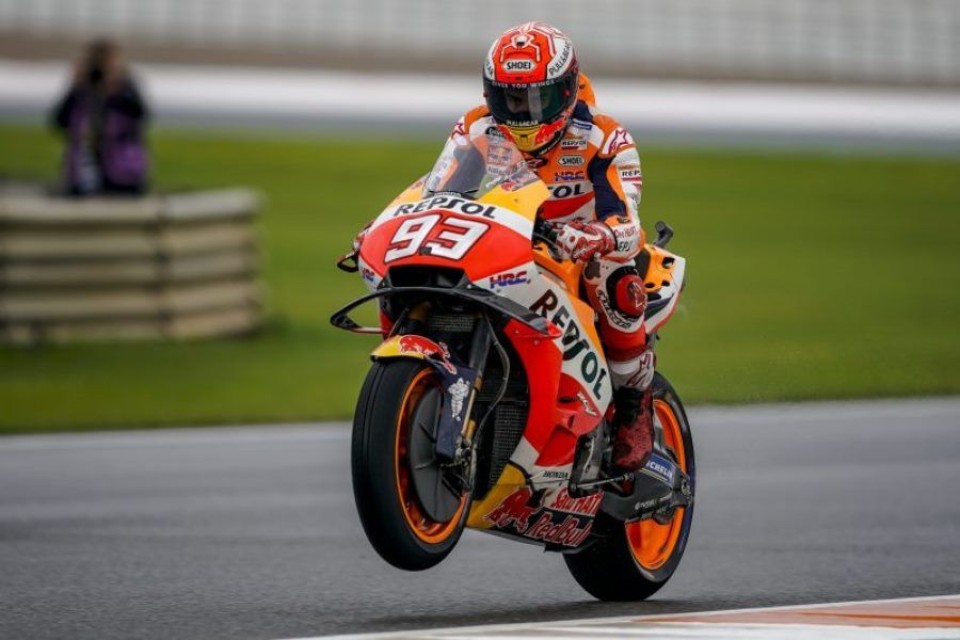 MotoGP: Marquez spaventa tutti nel warmup, Rossi risorge ed è terzo