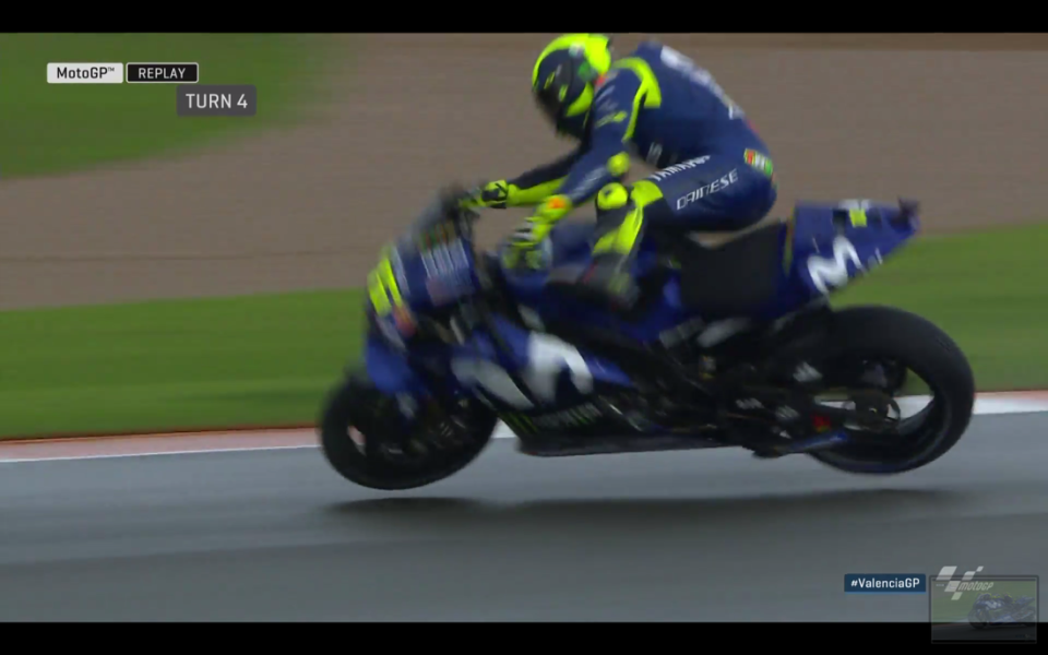 MotoGP: FOTO. L'high side di Valentino Rossi sul bagnato a Valencia