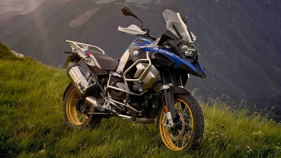 Moto - News: BMW R 1250 GS Adventure: quanto costa, gli allestimenti e gli optional