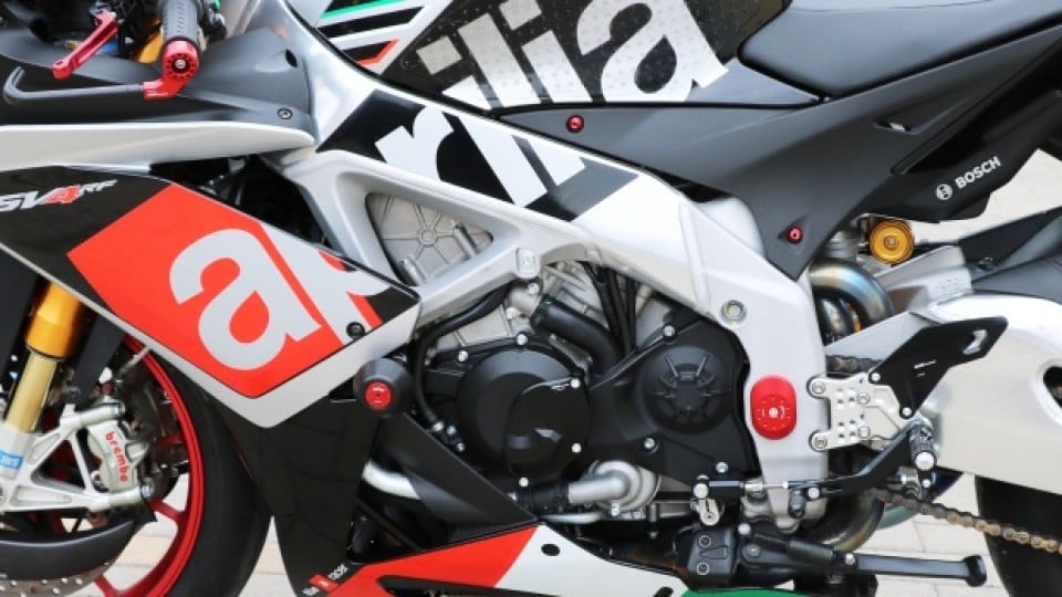 Moto - News: CNC Racing, arrivano gli accessori per Aprilia RSV4