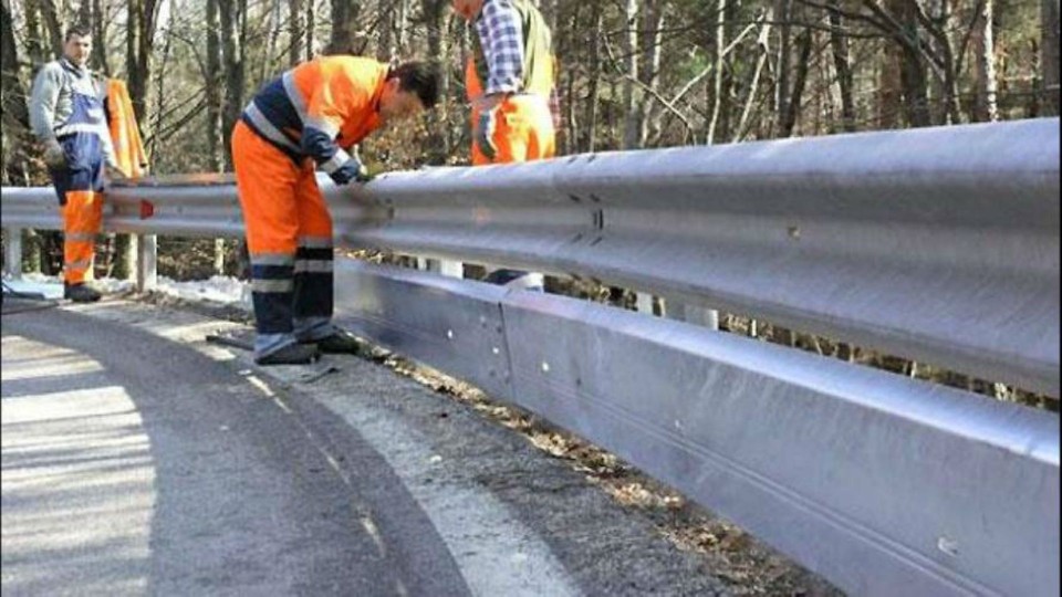 Moto - News: Guardrail salva-motociclisti: tutto fermo