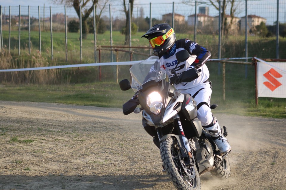 Moto - News: Suzuki V-Strom Academy 2019: come migliorare la tecnica di guida