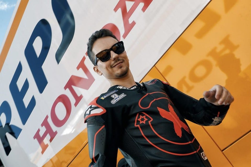 : Ezpeleta: "Jorge Lorenzo has fractured his scaphoid"