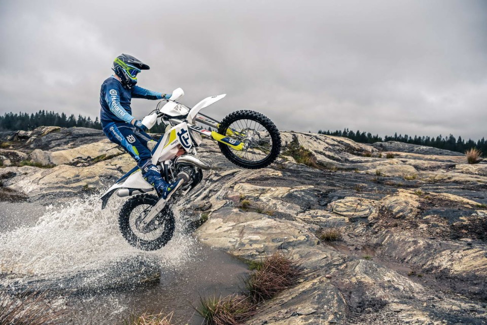 Moto - News: Husqvarna: promozioni su tutta la gamma enduro 2019