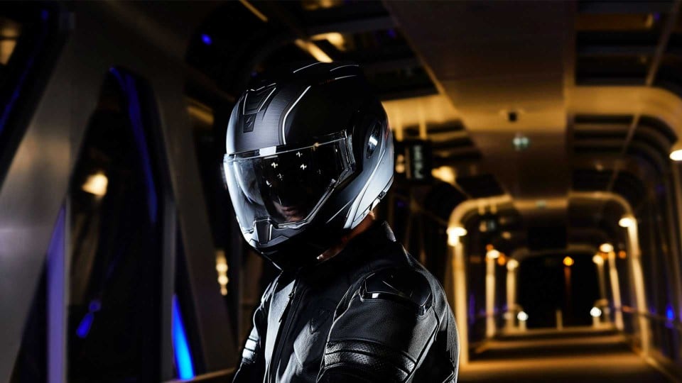 Moto - News: Scorpion EXO-Tech, il nuovo integrale fuori dagli schemi