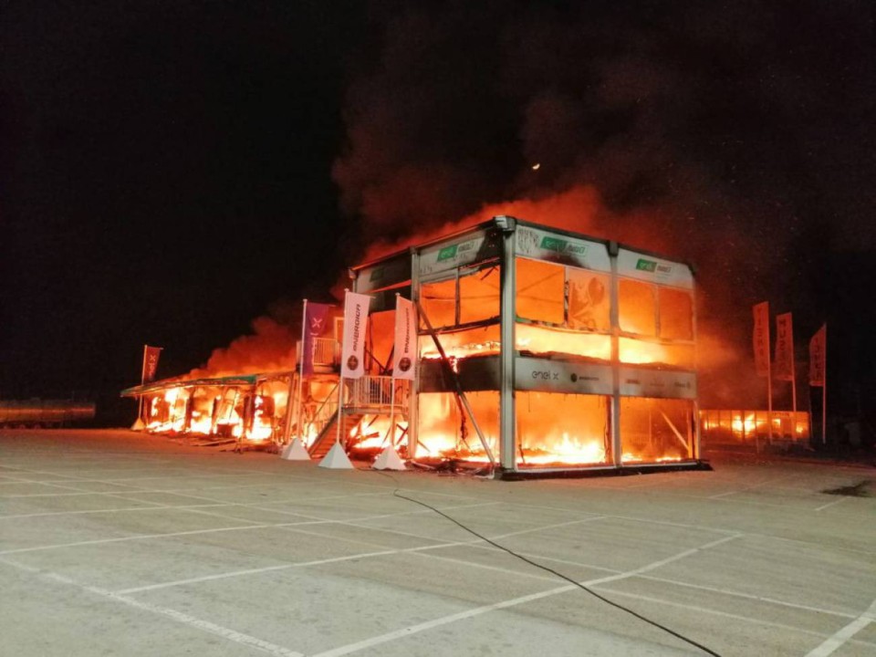 MotoE: Fire at Jerez: the garage housing the bikes is destroyed