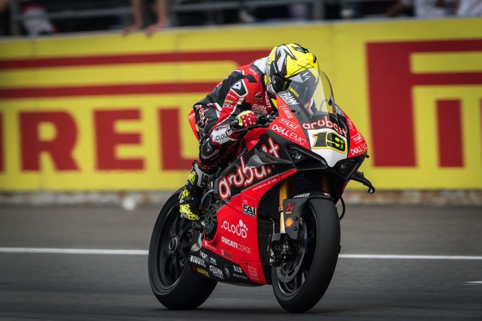 SBK: Bautista semina il panico ad Aragon, Rea incassa 1 secondo!