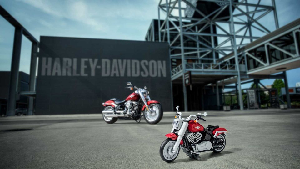 Moto - News: Harley-Davidson e LEGO insieme per una Fat Boy in mattoncini